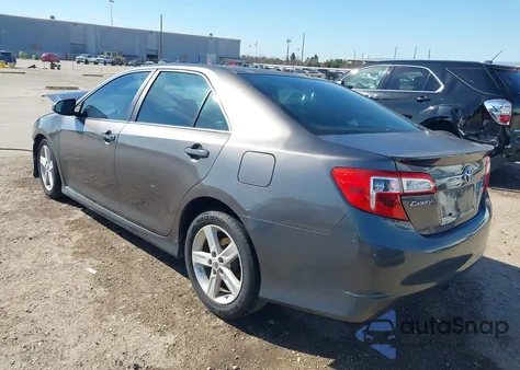 2013 Toyota Camry Se z USA, uszkodzony, nr VIN 4T1BF1FK2DU711893
